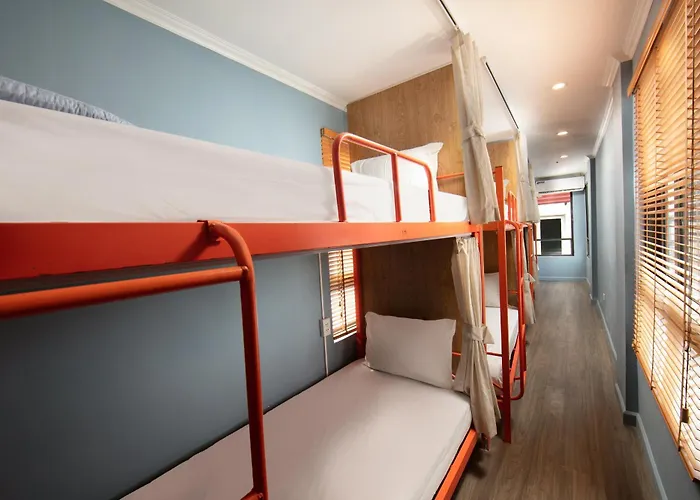 Nhà trọ Backpackers Hà Nội có Quầy Bar Tầng Thượng